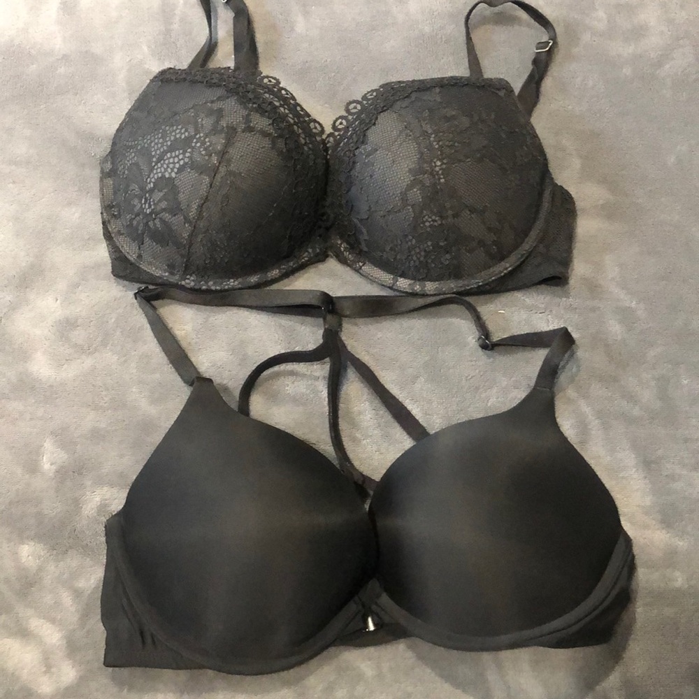 Set of 2 Victoria’s Secret push-up bras 32D